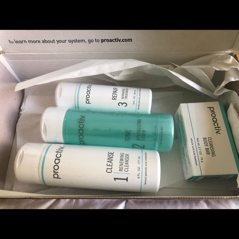 New Formula Proactiv Set - Picture 2 of 3